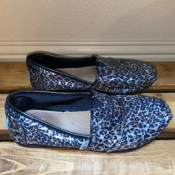 *FREE SHIPPING* Leopard Sequin Toms - Picture 3 of 5